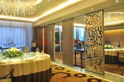 Desde el plano hasta el panel: Cómo se instala una pared móvil