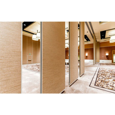 comprar Panel de pared divisoria móvil de aislamiento acústico de madera operable con acabado de tela online manufacture
