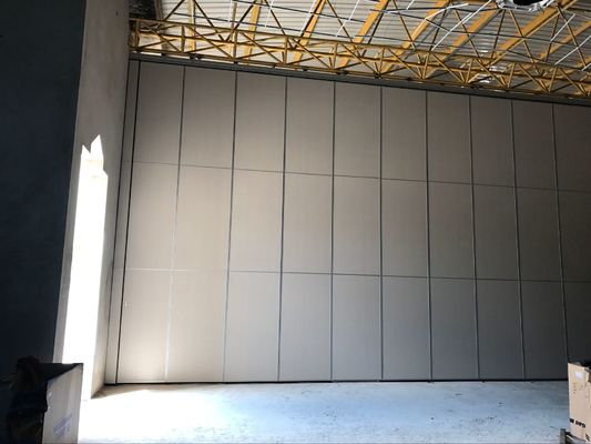 comprar Sala de banquetes multicolor Pared divisoria acústica Operable de piso a techo online manufacture