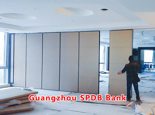 Un buen precio. Banco SPD de Guangzhou | Pared divisoria móvil operable con 105CM de espesor y clasificación STC 42-56dB para salones de banquetes con tablero MDF en línea