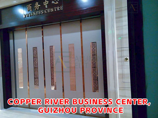 Un buen precio. Sistema de pared divisoria acústica deslizante con acabado de vidrio, dimensiones personalizables y diseño OEM y ODM en línea