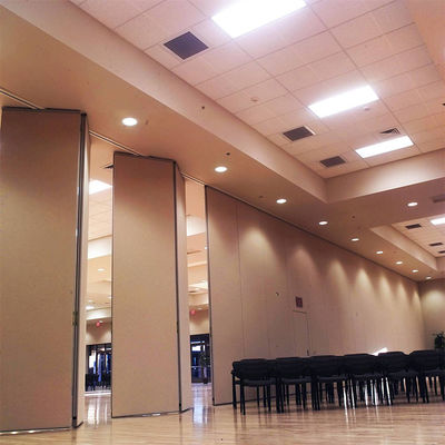 Un buen precio. Pared divisoria acústica plegable y operable para aislamiento acústico del auditorio en línea