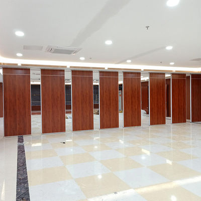 Salón de banquetes acústico Pared divisoria móvil Pared divisoria de madera Sistema de partición corredera