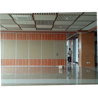 Sistemas de pared de oficina operables con pared móvil personalizable