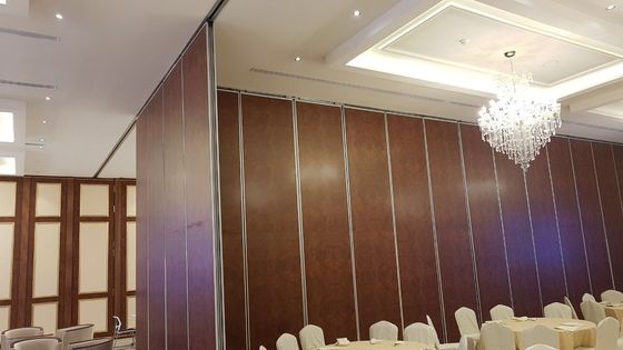 Laboratorio / edificio de oficinas Pared divisoria acústica con acabados decorativos