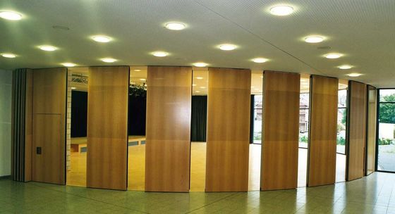 AE Mano de operación profesional Particiones móviles Sistemas de paredes Muebles de oficina Particiones móviles deslizantes plegables