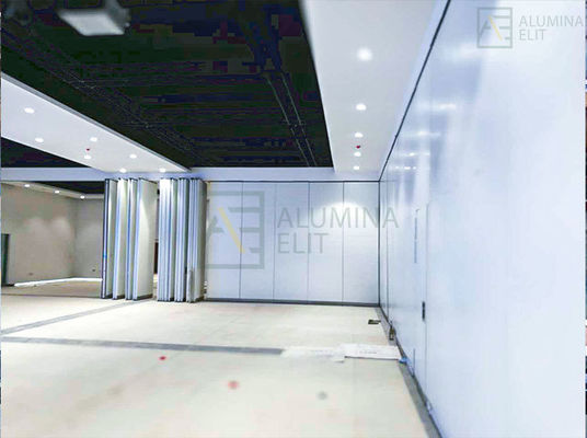 Un buen precio. Pared divisoria móvil ignífuga y acústica con marco de aleación de aluminio 6061-T6 y quilla de tubo cuadrado galvanizado en línea