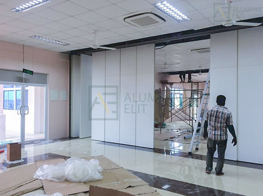 Un buen precio. Pared divisoria móvil y operable acústica con marco de aleación de aluminio 6061-T6 y aislamiento acústico de 45db hasta 4 metros de altura en línea