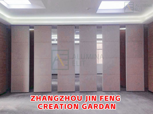 Un buen precio. Pared divisoria acústica operable de madera con hasta 18 metros de altura y estructura de acero Q235 para salas de conferencias en línea